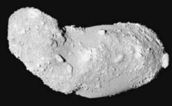 itokawa_blize_asteroidu.jpg (26023 bytes)