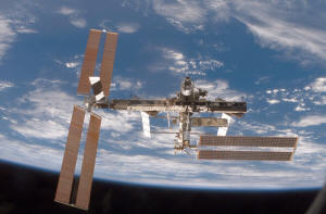 iss.jpg (78422 bytes)