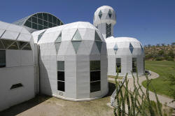 biosphere2.jpg (153609 bytes)