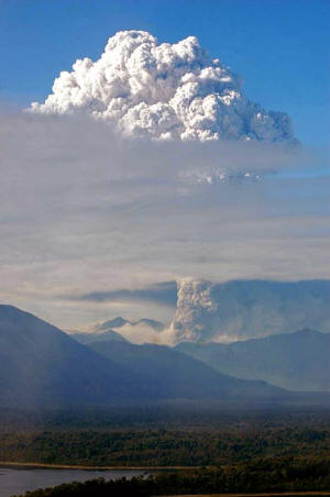 Volcano4G_468x706.jpg (28941 bytes)