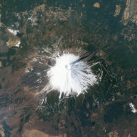 MountfujiNASA.jpg (222431 bytes)