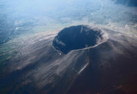 Vesuvius_from_plane.jpg (427231 bytes)