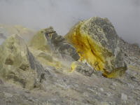 Vulcano_sassi.jpg (593489 bytes)