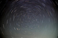 Star_trail_od_Vesna.jpg (100600 bytes)