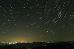 Startrails_Rajac.jpg (96783 bytes)